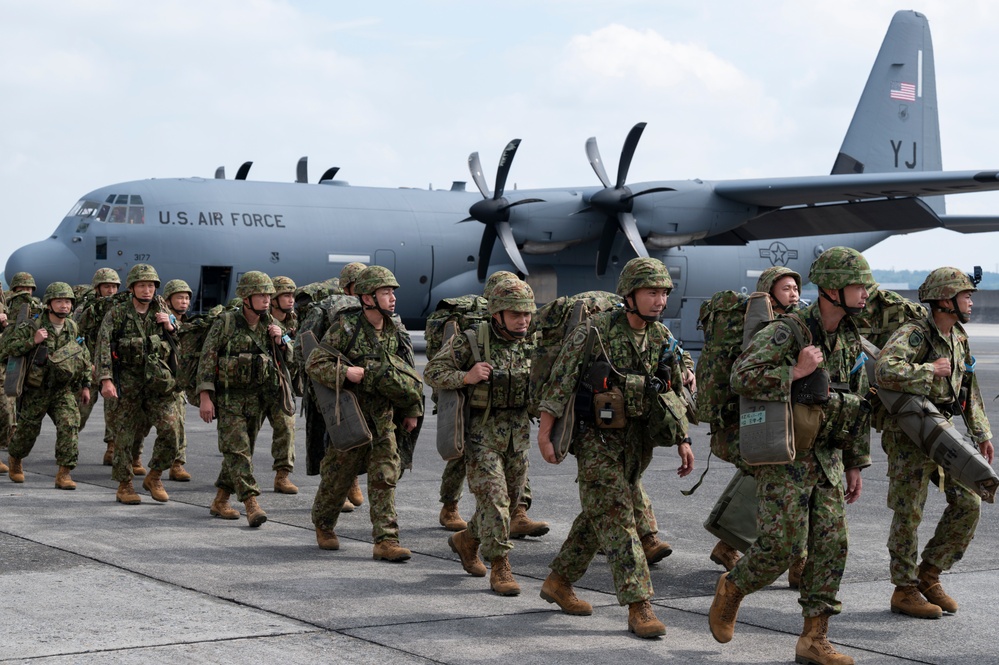 Yokota displays airlift proficiency during Valiant Shield 24