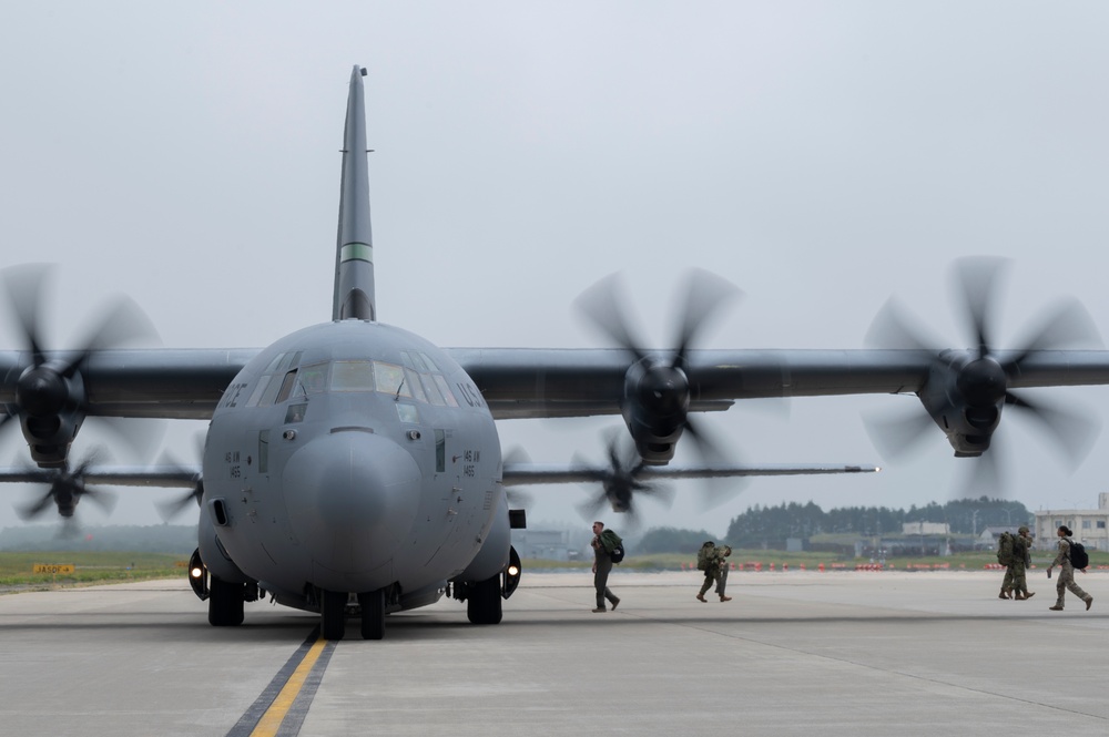 Yokota displays airlift proficiency during Valiant Shield 24