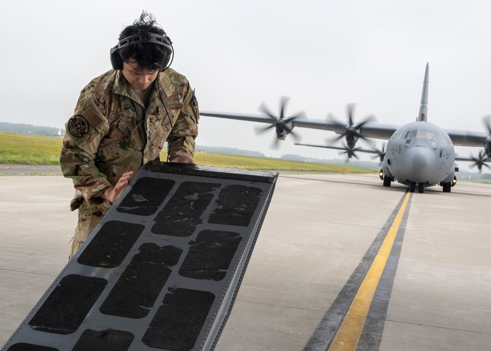 Yokota displays airlift proficiency during Valiant Shield 24