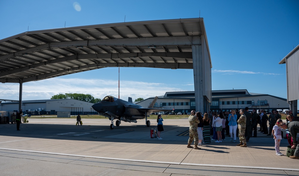 48th FW commander Brig. Gen. Joseph Campo’s Fini Flight