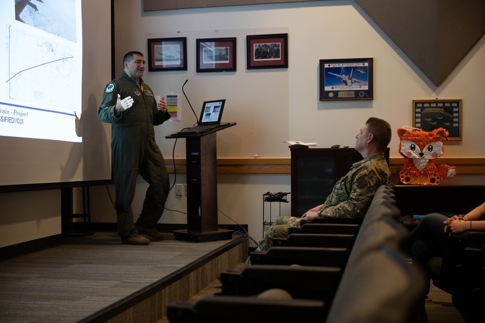 Col. Shields visits 18th FIS