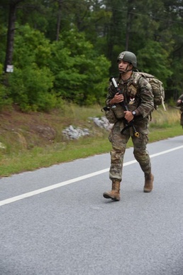 USAISR’s Valdes Bounces Back from Injury to Earn Expert Field Medical Badge