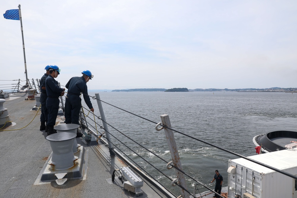 Sailors aboard the USS Howard conduct a missile onload and download in Yokosuka, Japan