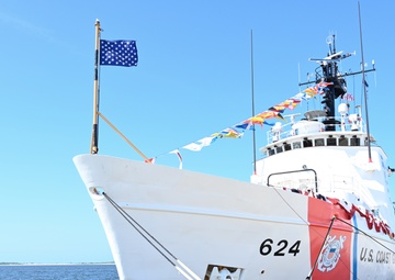 U.S. Coast Guard Cutter Dauntless holds service recognition ceremony