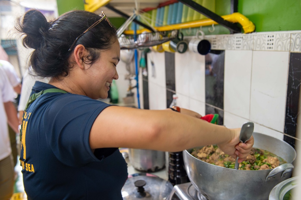 Blue Ridge Sailors serve the community at local Philippine Soup Kitchen