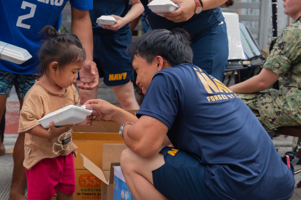 Blue Ridge Sailors serve the community at local Philippine Soup Kitchen