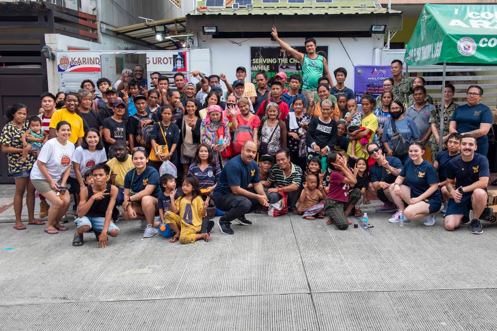 Blue Ridge Sailors serve the community at local Philippine Soup Kitchen