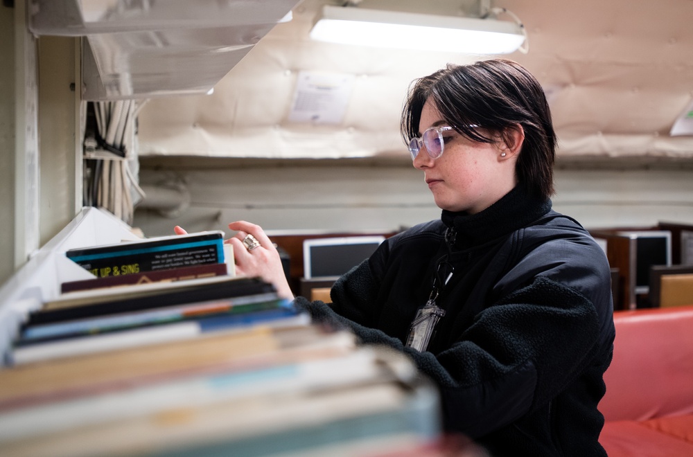 Sailor Organizes Books