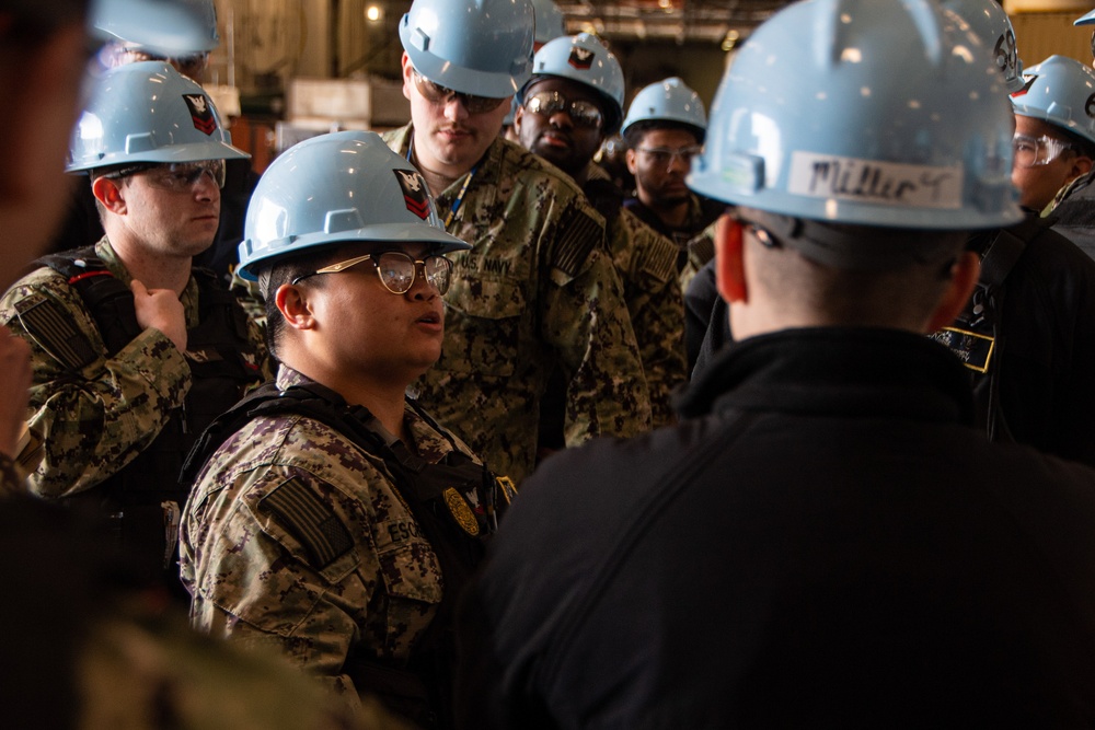 Sailors conduct security training