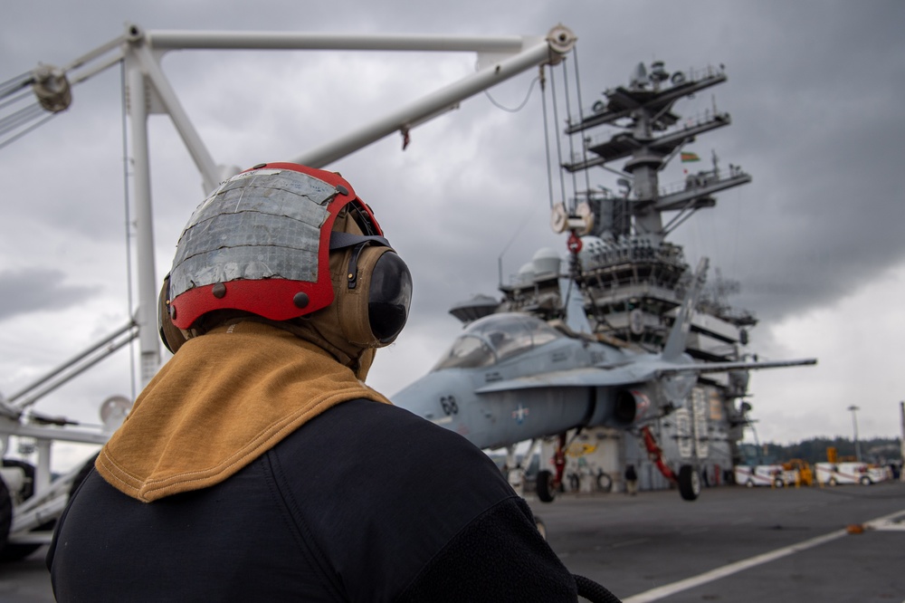 Sailor Guides Aircraft