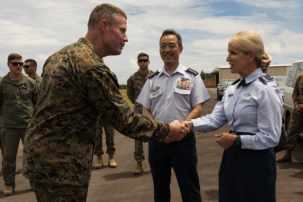 Gen. Uchikura and Lt. Gen. Lenderman visit service members in Palau