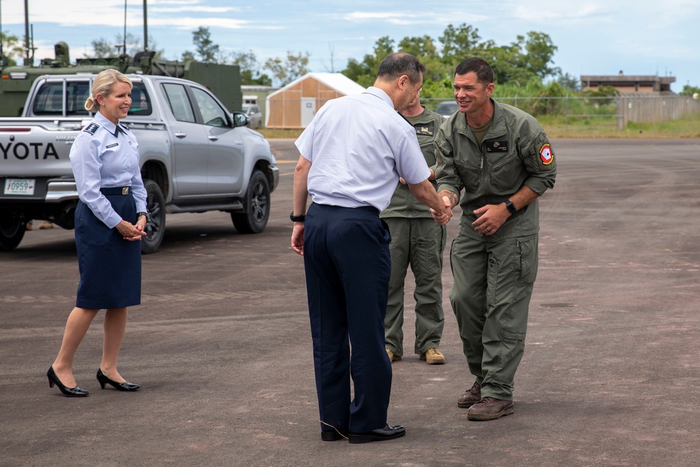 Gen. Uchikura and Lt. Gen. Lenderman visit service members in Palau