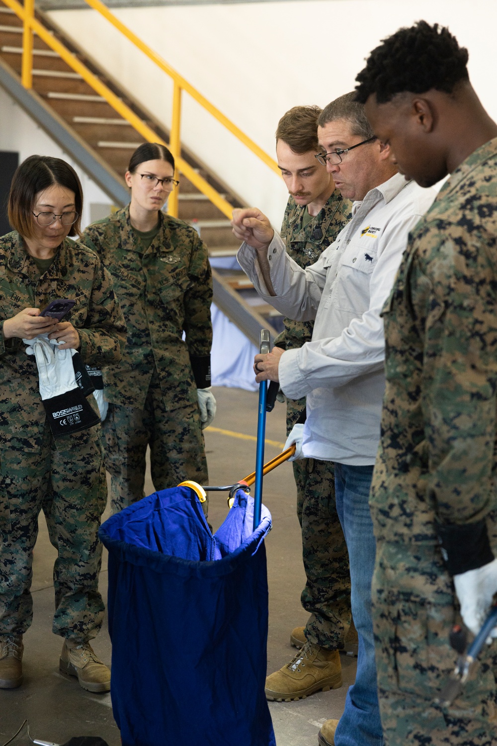 MRF-D 24.3: U.S. Sailors participate in snake handling course