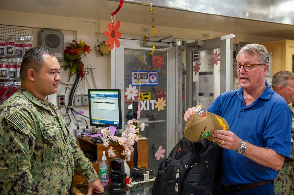 Military Sealift Command, Counsels visit USS Frank Cable (AS40)