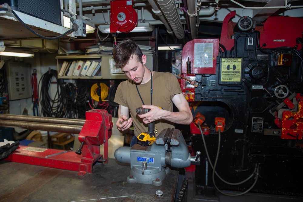 USS Ronald Reagan (CVN 76) Sailors repair equipment