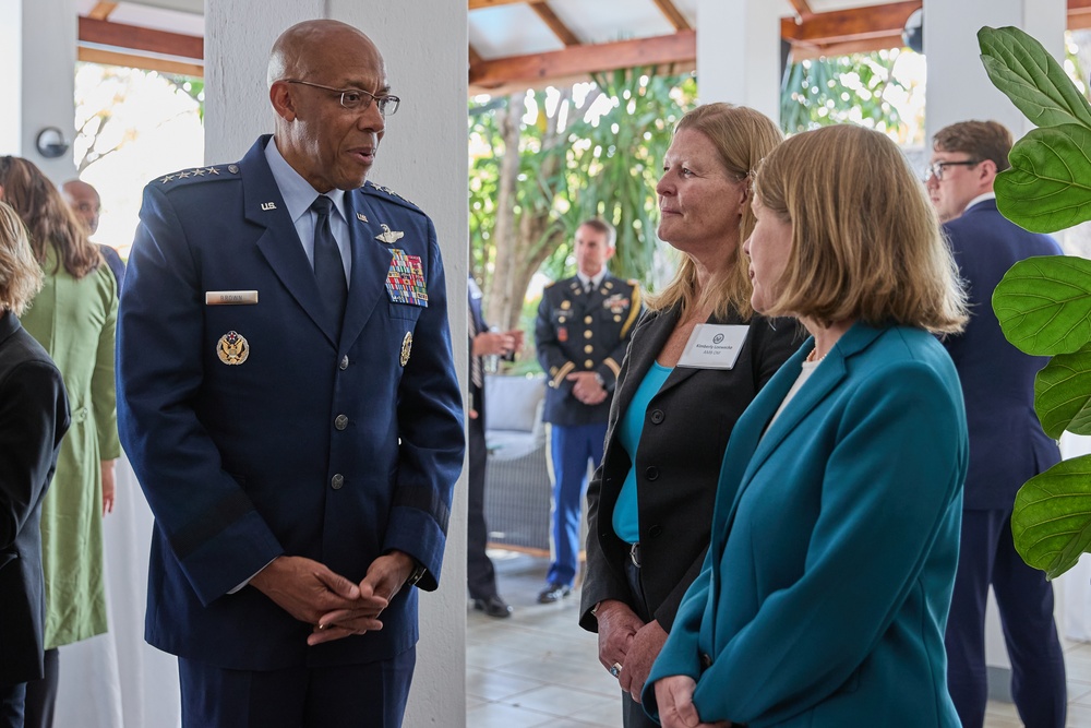 Gen. Brown and Gen. Langley visit with Embassy Personnel