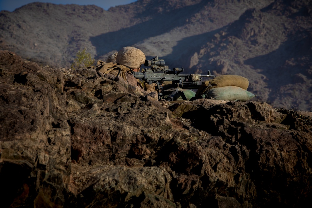 U.S. Reserve Marines with 3/25 execute range 400