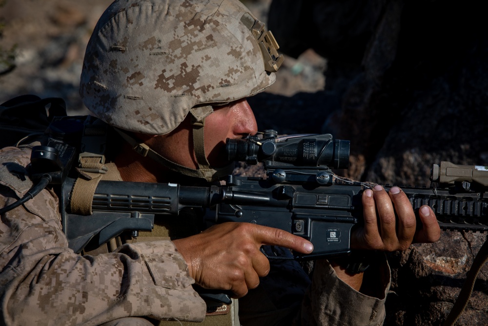 U.S. Reserve Marines with 3/25 execute range 400