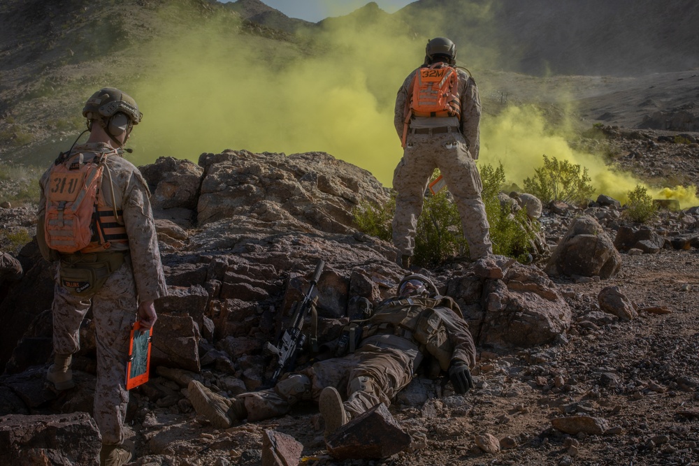 U.S. Reserve Marines with 3/25 execute range 400