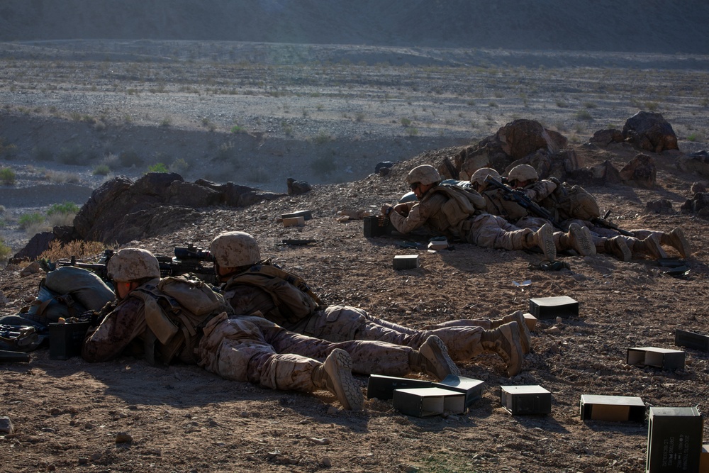 U.S. Reserve Marines with 3/25 execute range 400