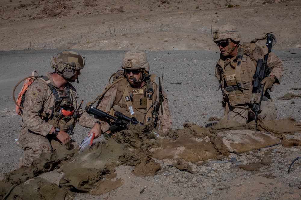 U.S. Reserve Marines with 3/25 execute range 400
