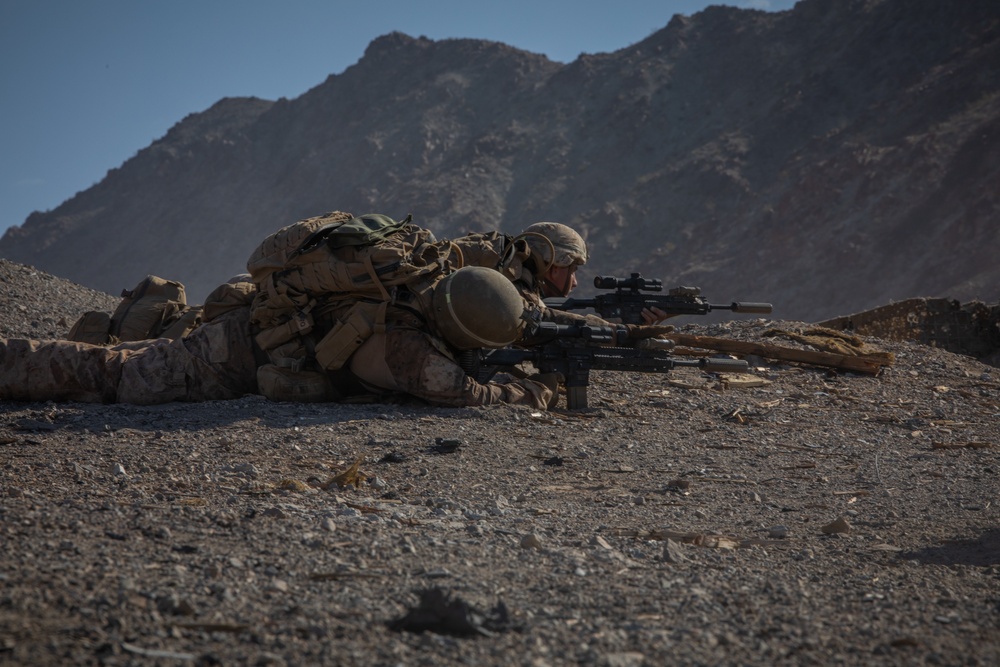 U.S. Reserve Marines with 3/25 execute range 400
