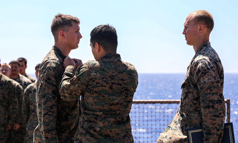 24th MEU (SOC) Awards Sailors Aboard the USS Oak Hill (LSD 51)