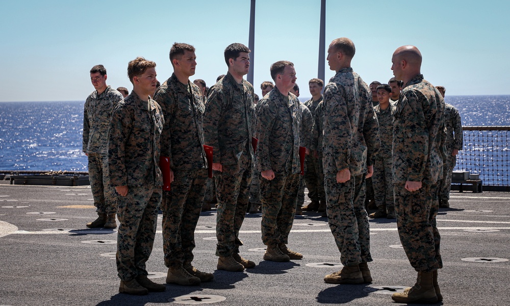 24th MEU (SOC) Awards Sailors Aboard the USS Oak Hill (LSD 51)