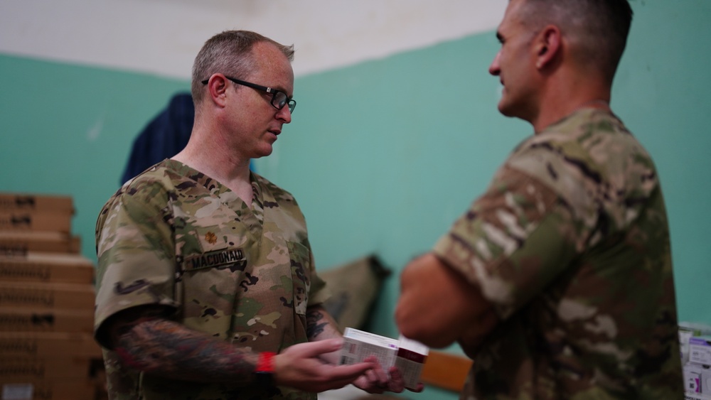 US Soldiers assist Chadians in N'Djamena operations during medical exercise