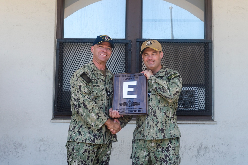 USS Gabrielle Giffords (LCS 10) Blue Crew Receives Battle E Award