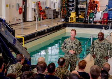Chief of Navy Reserve Visits Undersea Rescue Command