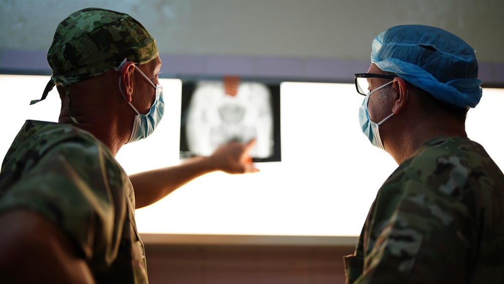 American and Chadian military general surgeons work together during N'Djamena based medical exercise