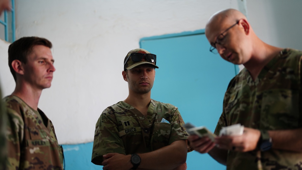 American and Chadian military emergency departments work together during medical exercise