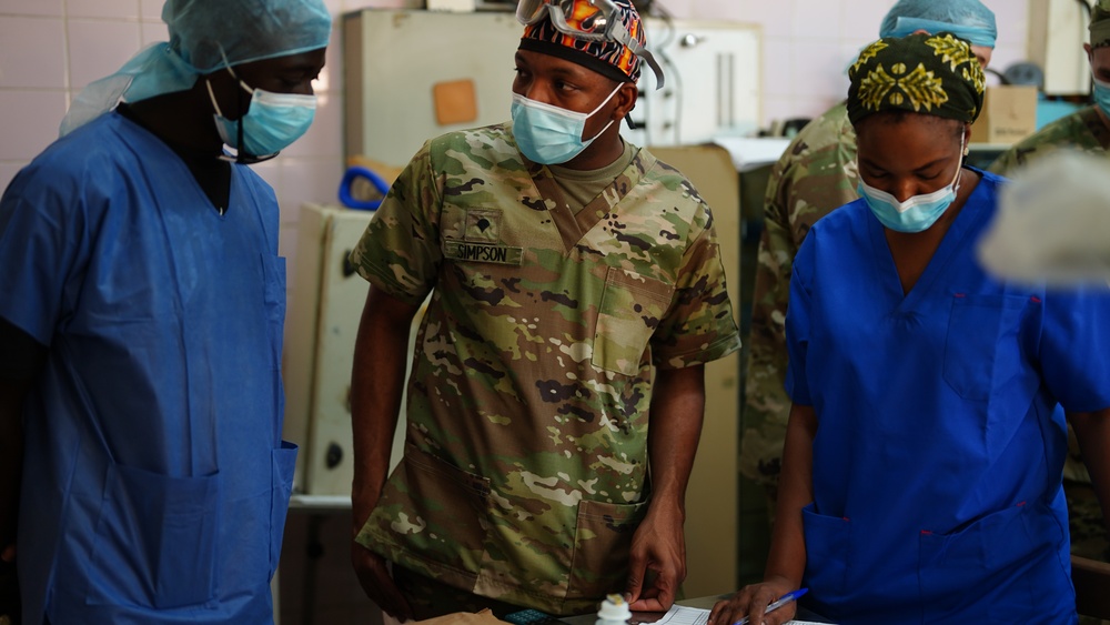 American and Chadian military emergency departments work together during medical exercise