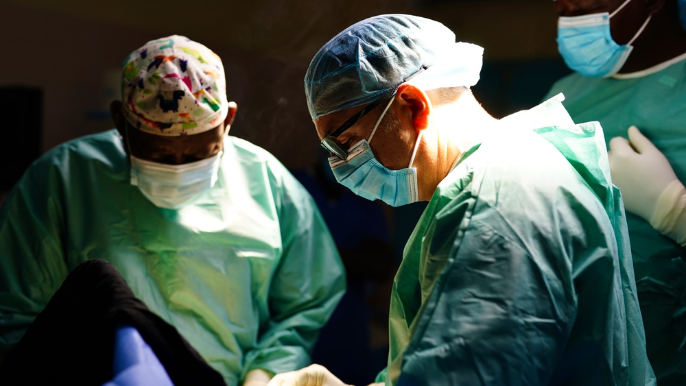 American and Chadian military orthopedic surgeons change lives during medical exercise