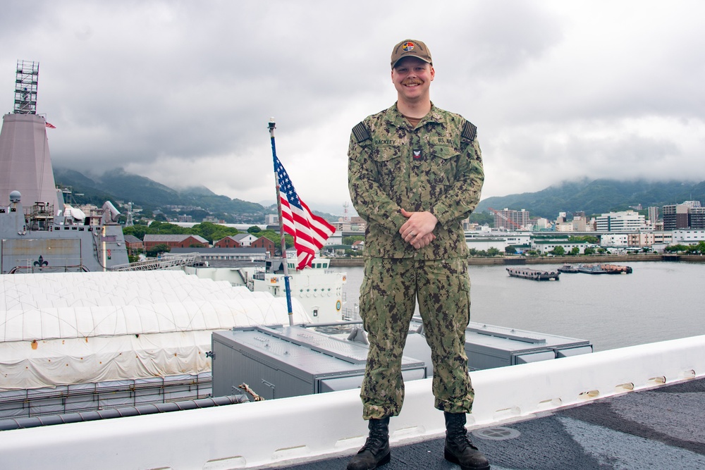 The USS America (LHA 6) hosts hometown hero