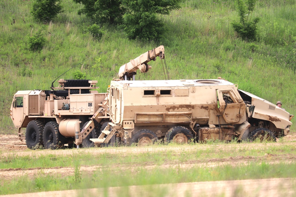 Wisconsin Guard Soldiers build military wrecker operating skills during Fort McCoy training