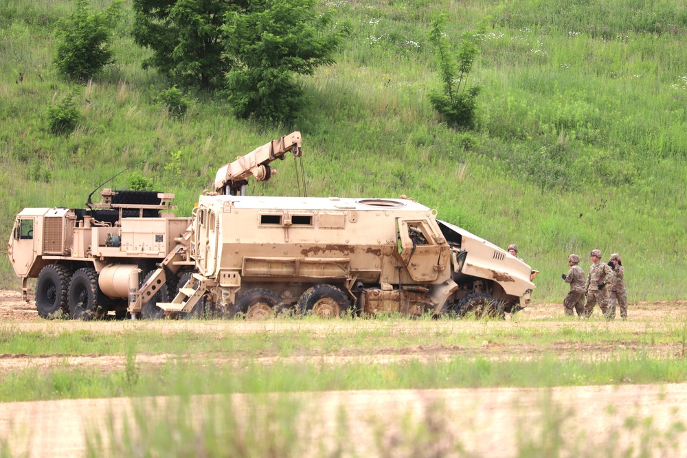 Wisconsin Guard Soldiers build military wrecker operating skills during Fort McCoy training