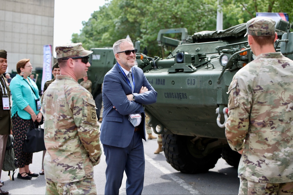 Deputy Chief of Mission David McCawley speaks to 3rd ABCT soldiers at EUROSATORY 2024