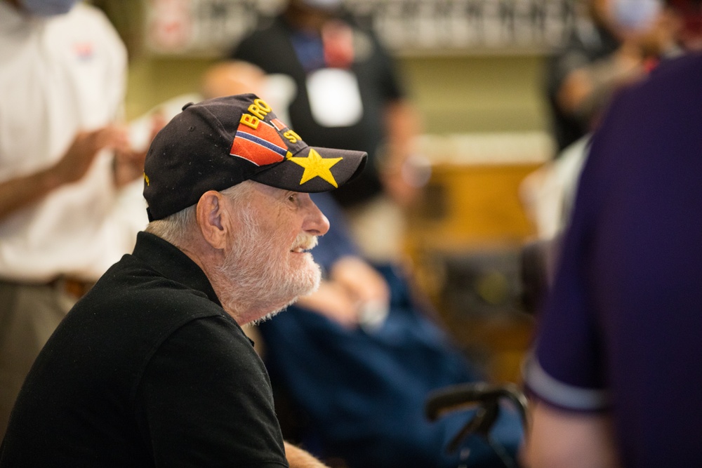 DoD Warrior Games Athletes Visit VA Community Living Center