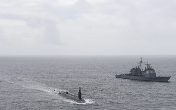 USS Normandy (CG 60), USS Tennessee (SSBN 734) in the Norwegian Sea