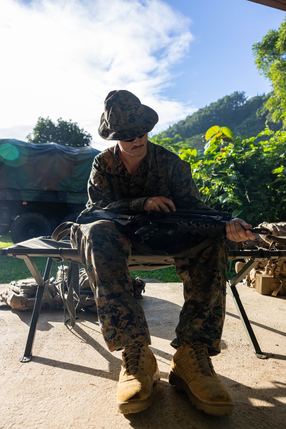 U.S. Marines, French soldiers train with FAMAS rifles