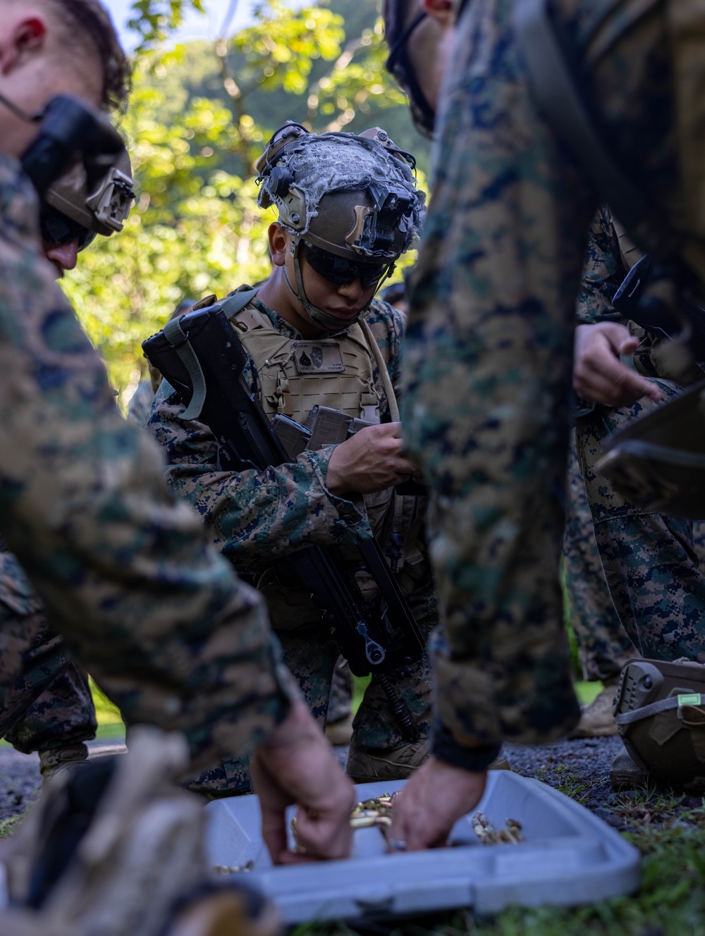 U.S. Marines, French soldiers train with FAMAS rifles