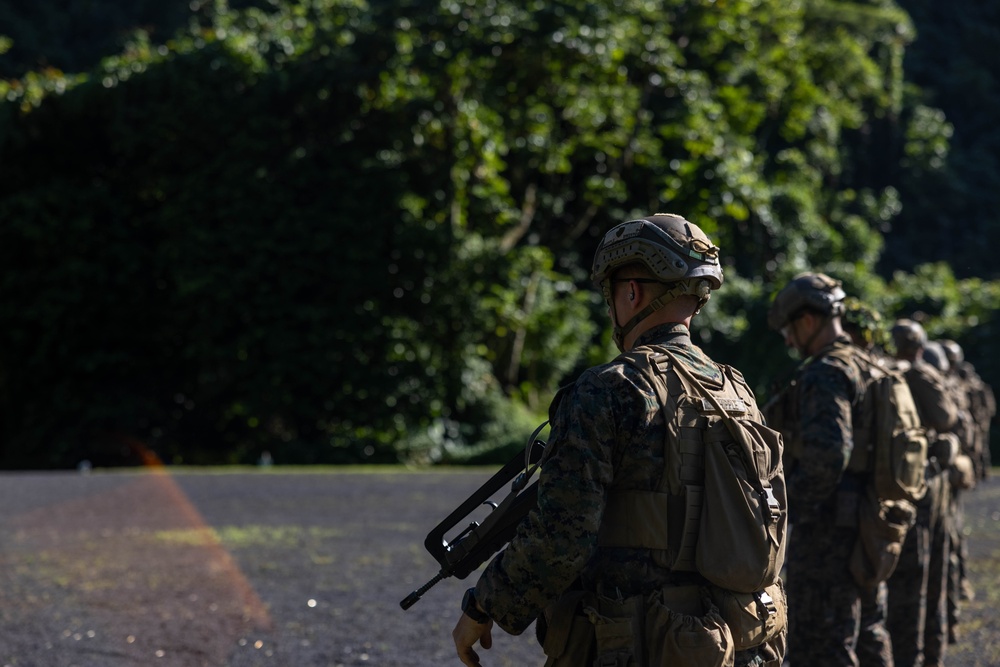 U.S. Marines, French soldiers train with FAMAS rifles