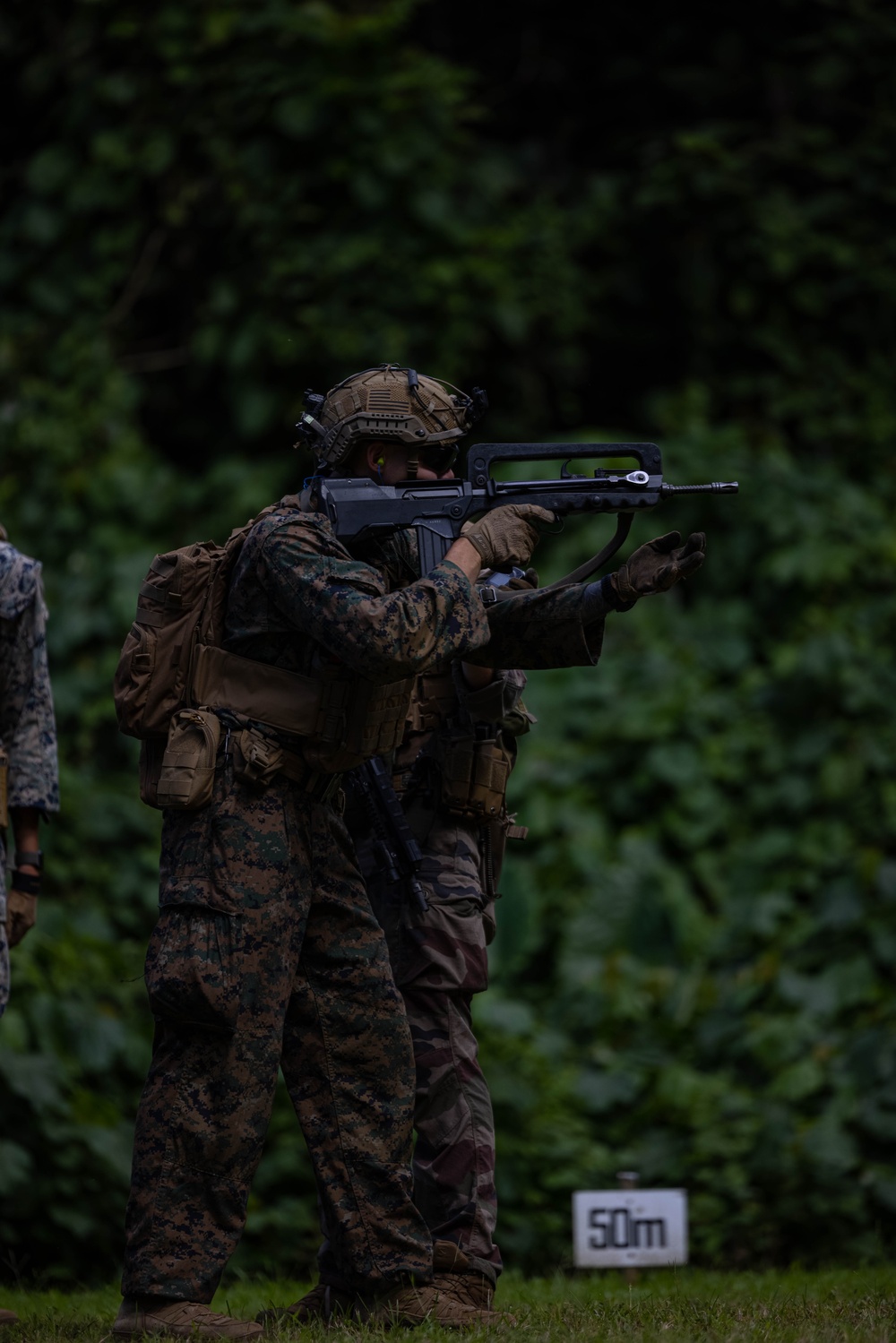 U.S. Marines, French soldiers train with FAMAS rifles