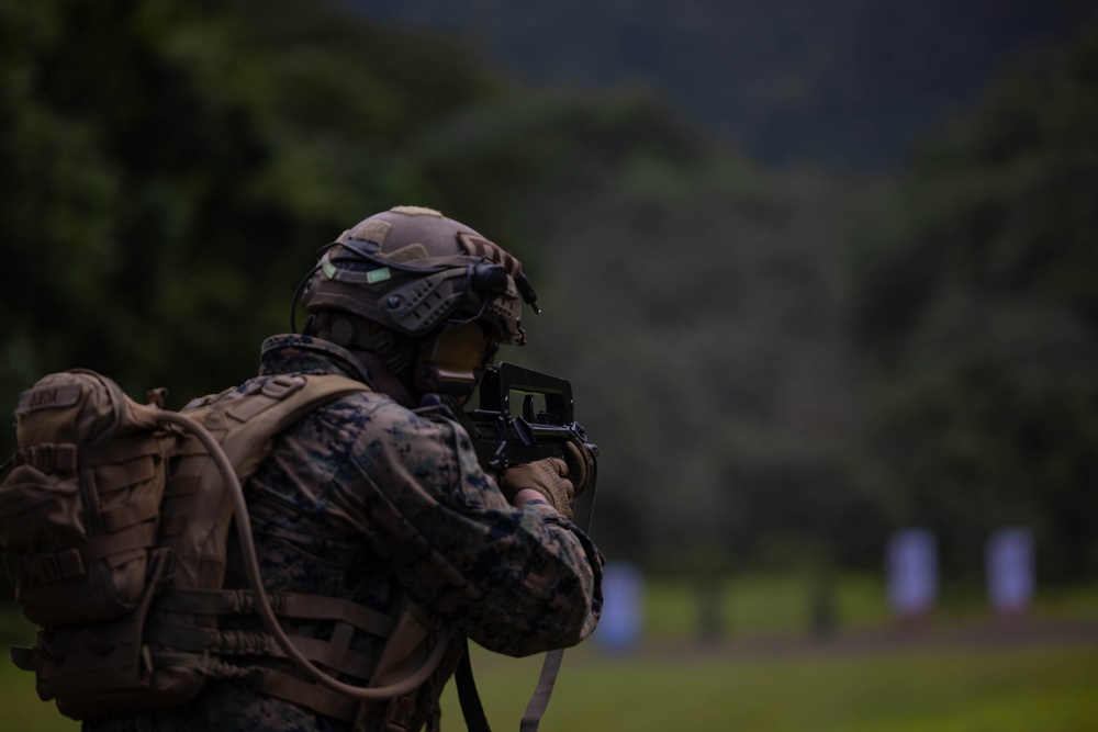 U.S. Marines, French soldiers train with FAMAS rifles