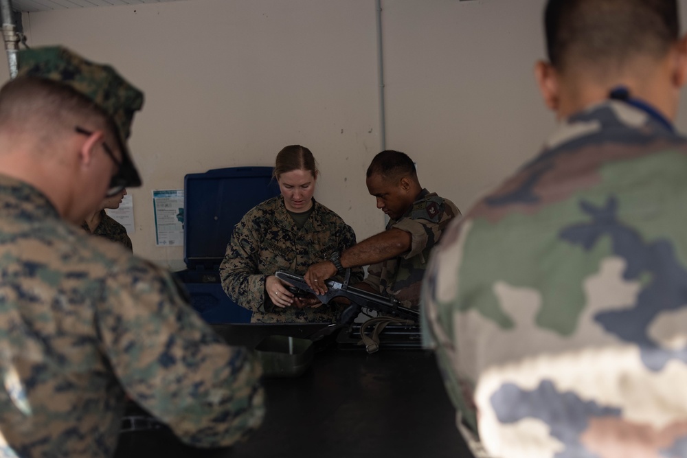 U.S. Marines, French soldiers clean FAMAS rifles during Marara 24