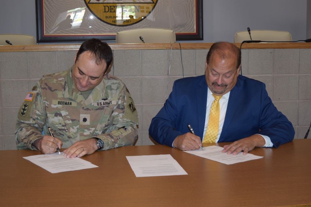 USACE Philly District and Delran Township sign study agreement