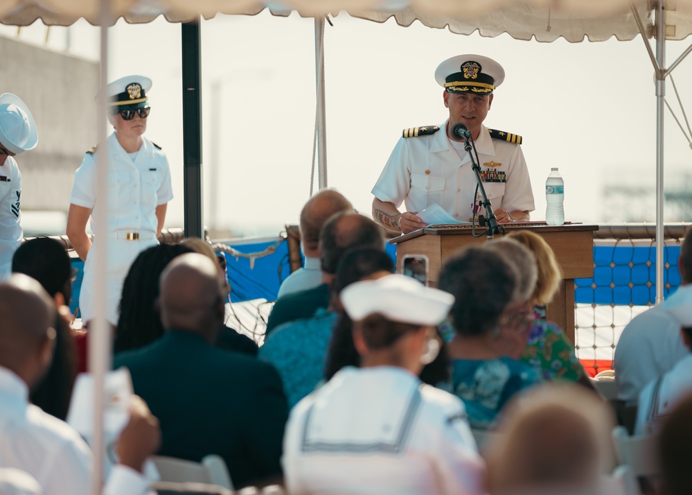 DVIDS - Images - USS JASON DUNHAM (DDG 109) HOLDS CHANGE OF COMMAND ...