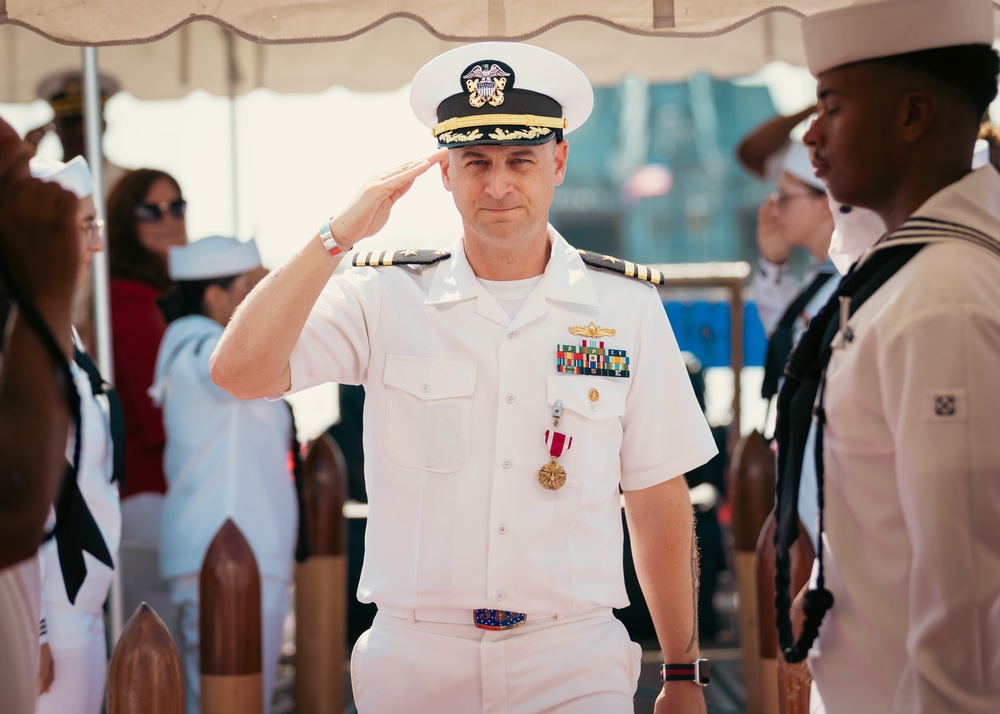 DVIDS - Images - USS JASON DUNHAM (DDG 109) HOLDS CHANGE OF COMMAND ...